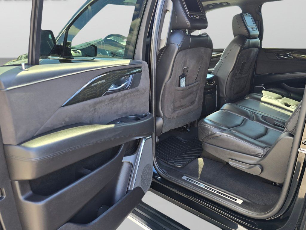 Used 2018 Cadillac Escalade ESV Platinum AWD/4WD image 26
