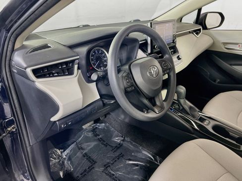 Used 2021 Toyota Corolla LE w/ Carpet Mat Package (TMS) FWD image 9