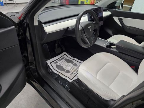 Used 2021 Tesla Model Y Long Range AWD/4WD image 22