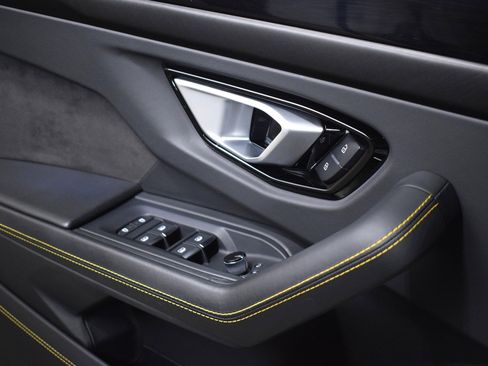 Used 2023 Lamborghini Urus S image 39