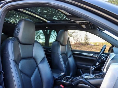 Used 2016 Porsche Cayenne image 21