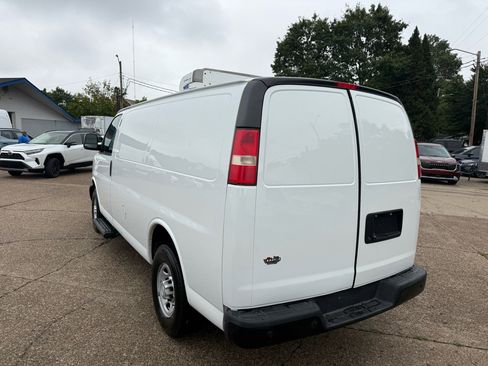 Used 2015 Chevrolet Express 2500 image 4