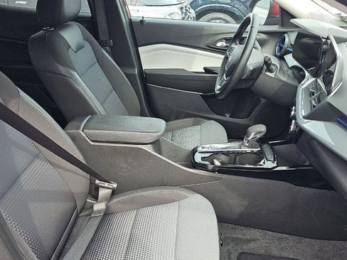 Used 2025 Chevrolet Trax LT w/ LT Convenience Package FWD image 18