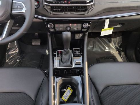 New 2026 Jeep Compass Latitude image 18