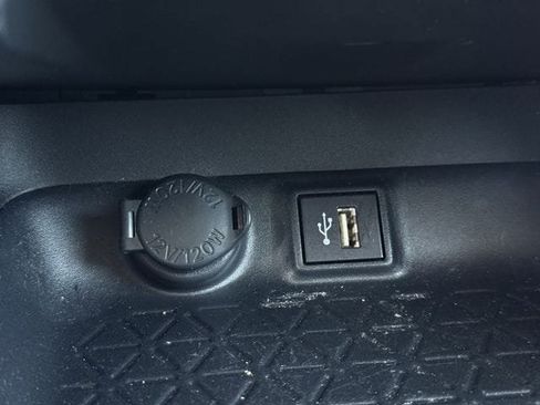 Used 2025 Toyota RAV4 XLE FWD image 22
