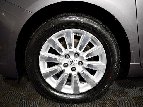 Used 2015 Toyota Sienna XLE image 47