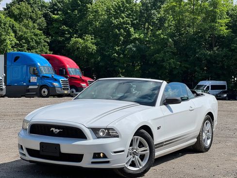 Used 2014 Ford Mustang Convertible w/ Equipment Group 102A RWD image 10