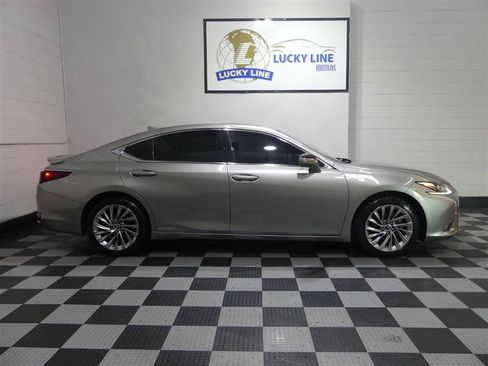 Used 2019 Lexus ES 300h w/ Accessory Package FWD image 6