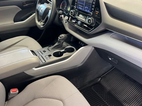 Used 2022 Toyota Highlander L AWD/4WD image 18