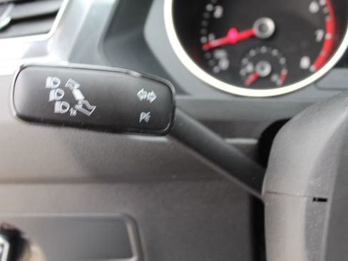 Used 2019 Volkswagen Tiguan SE image 19