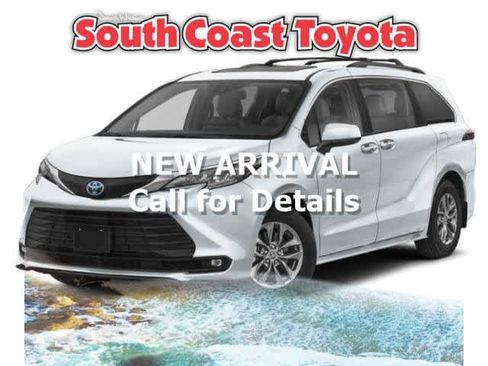 Used 2025 Toyota Sienna XLE FWD image 1