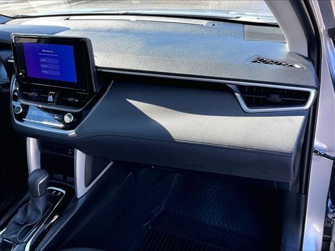 Used 2024 Toyota Corolla Cross LE w/ Moonroof Package image 13