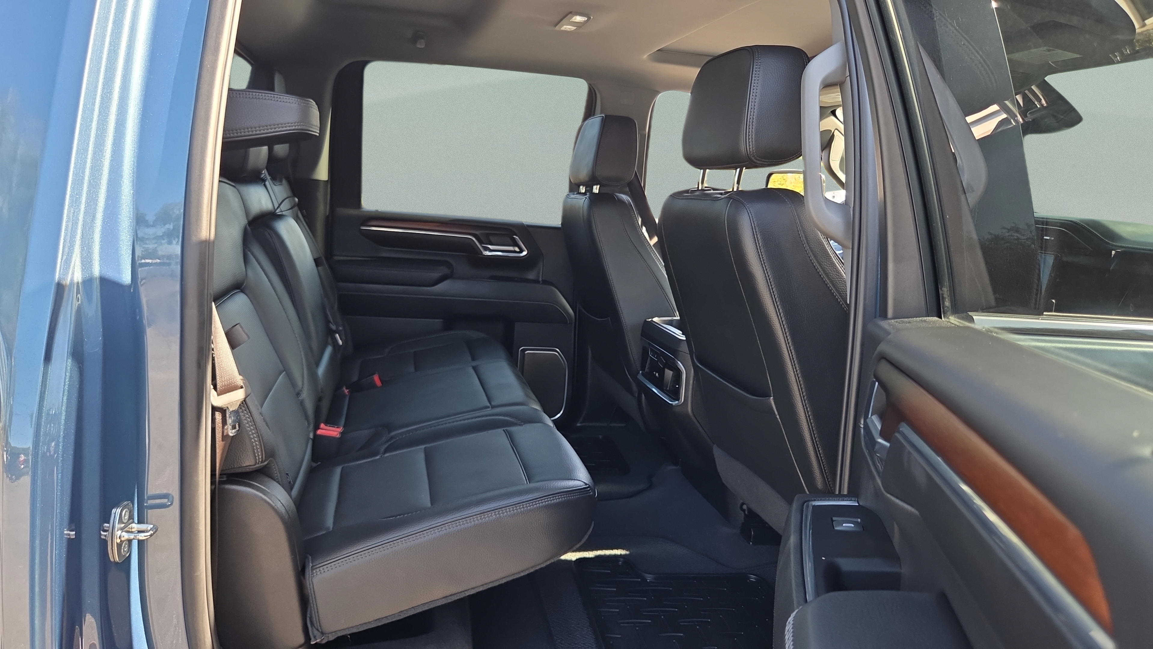 Used 2024 GMC Sierra 2500 Denali w/ Denali Reserve Package AWD/4WD image 14