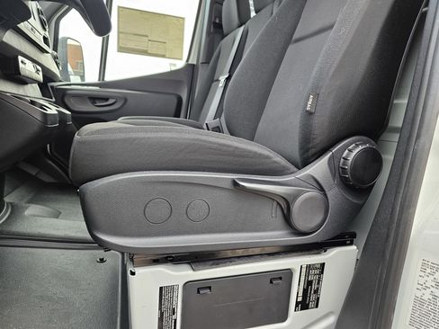 Used 2024 Mercedes-Benz Sprinter 4500 image 13