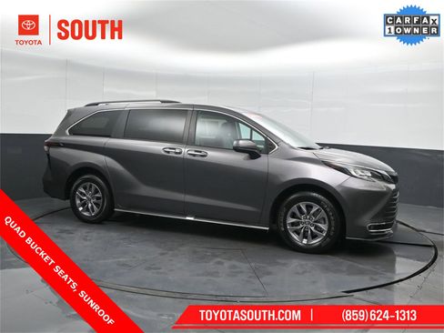 Used 2023 Toyota Sienna XLE image 1
