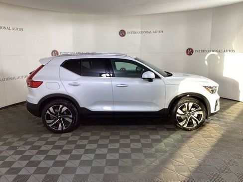 New 2025 Volvo XC40 B5 Ultra w/ Climate Package AWD/4WD image 4