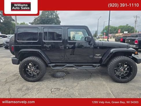 Used 2018 Jeep Wrangler Unlimited Sahara w/ Max Tow Package AWD/4WD image 2