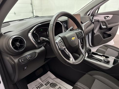 Used 2025 Chevrolet Blazer LT AWD/4WD image 13