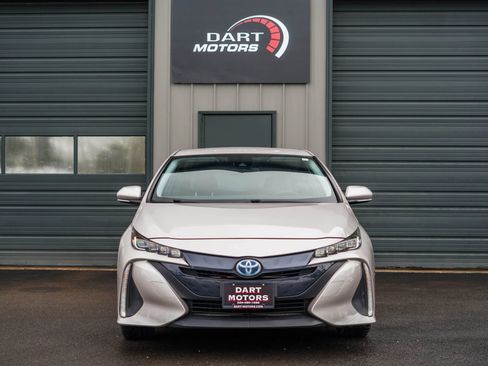 Used 2017 Toyota Prius Prime Premium image 2