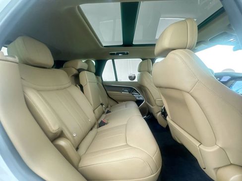 Certified 2025 Land Rover Range Rover SE AWD/4WD image 26