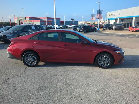 Used 2024 Hyundai Elantra SEL FWD image 9