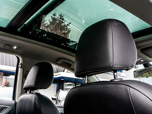 Used 2017 Volkswagen Golf S image 35