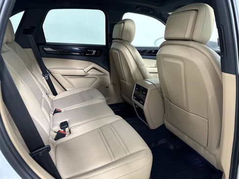 Certified 2023 Porsche Cayenne AWD/4WD image 25