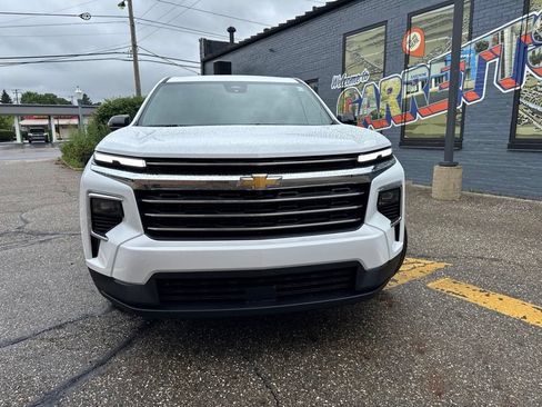 New 2026 Chevrolet Traverse LT w/ Driver Confidence Package AWD/4WD image 2