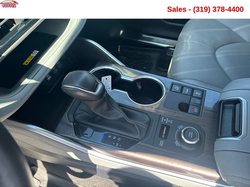 Used 2024 Toyota Highlander Platinum AWD/4WD image 22