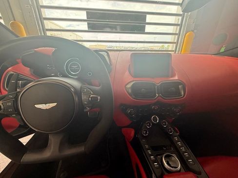 Used 2022 Aston Martin V8 Vantage Roadster RWD image 10