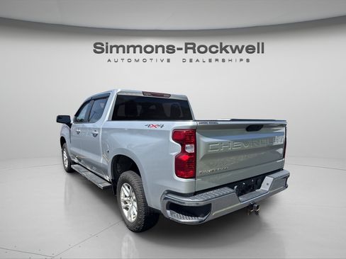 Used 2021 Chevrolet Silverado 1500 LT AWD/4WD image 3