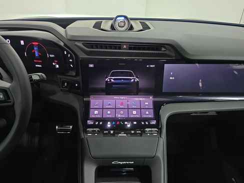 New 2026 Porsche Cayenne Electric AWD/4WD image 16