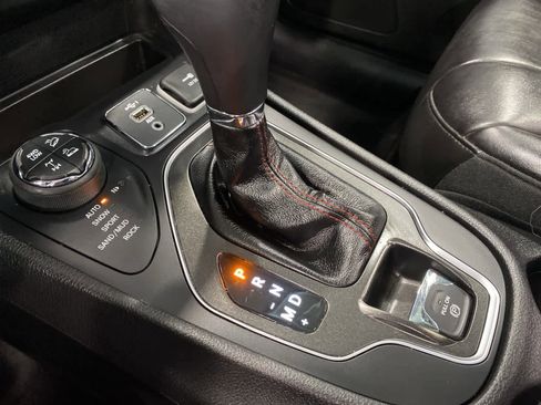 Used 2020 Jeep Cherokee Trailhawk w/ Comfort & Convenience Group image 23