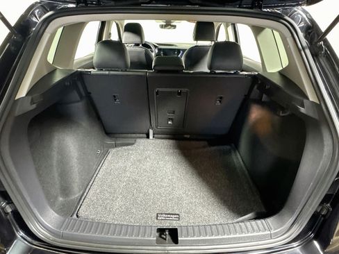 Used 2023 Volkswagen Taos SE w/ Panoramic Sunroof Package FWD image 26