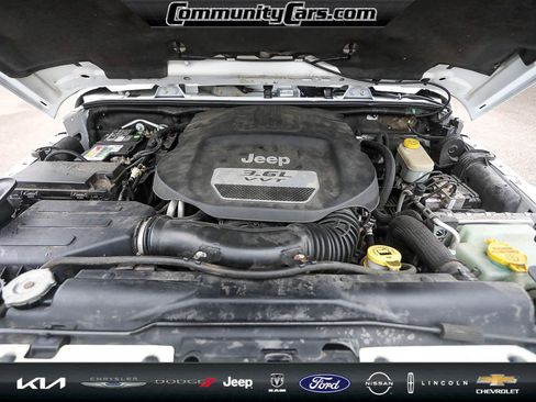 Used 2013 Jeep Wrangler Unlimited Sahara w/ Connectivity Group image 20