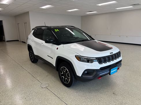Used 2024 Jeep Compass Trailhawk w/ Trailhawk Elite Group image 6