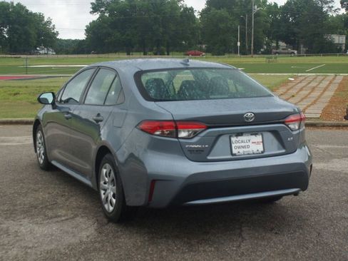 Used 2021 Toyota Corolla LE FWD image 11