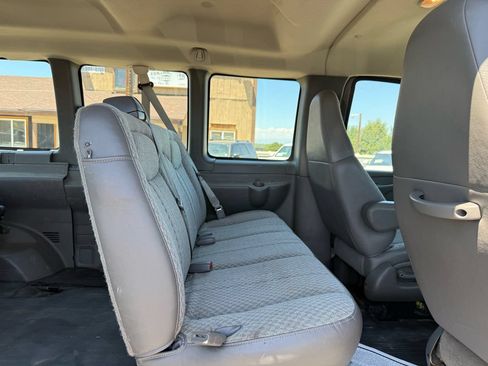 Used 2007 Chevrolet Express 1500 Passenger RWD image 16