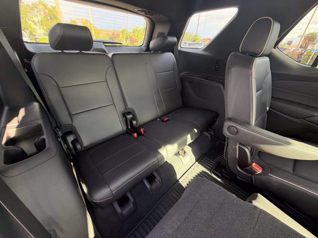 Used 2022 Chevrolet Traverse Premier FWD image 21