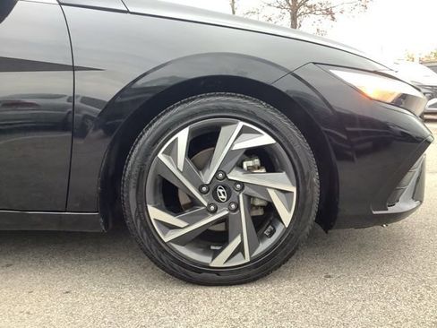 Certified 2024 Hyundai Elantra SEL w/ Convenience Package image 38