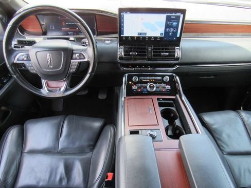 Used 2023 Lincoln Navigator Reserve AWD/4WD image 18
