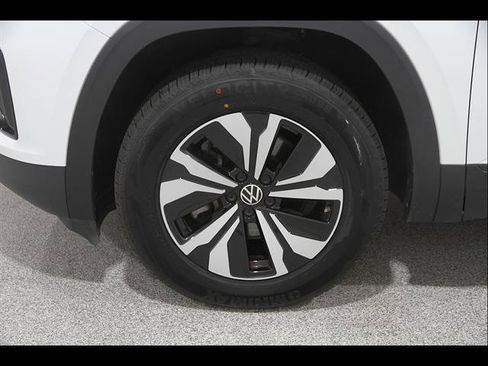 Used 2024 Volkswagen Atlas Cross Sport SE AWD/4WD image 21