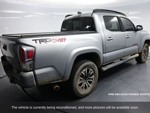 Used 2021 Toyota Tacoma TRD Sport w/ Technology Package image 3