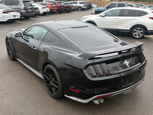 Used 2017 Ford Mustang Coupe image 6