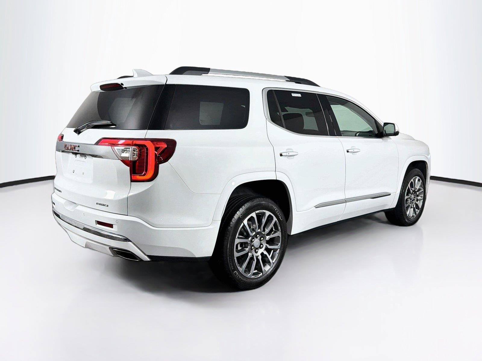 Used 2023 GMC Acadia Denali w/ Denali Technology Package AWD/4WD image 11