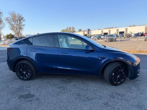 Used 2023 Tesla Model Y Long Range AWD/4WD image 6