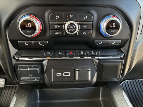 Used 2020 GMC Sierra 1500 Elevation w/ Elevation Value Package AWD/4WD image 36