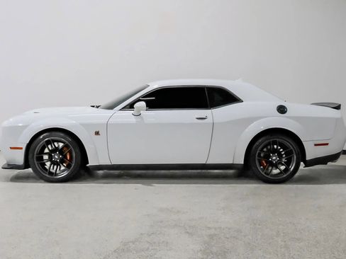 Used 2019 Dodge Challenger R/T Scat Pack w/ Widebody Package RWD image 9