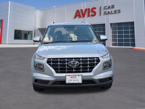 Used 2025 Hyundai Venue SEL FWD image 2