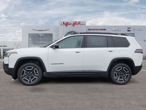 New 2026 Jeep Cherokee Laredo AWD/4WD image 2